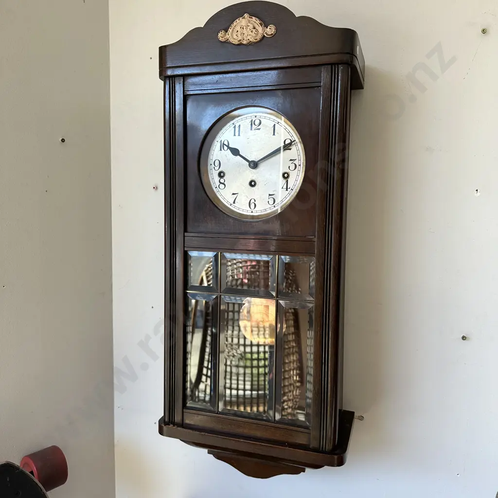 Cased wall clock with key Image 1++