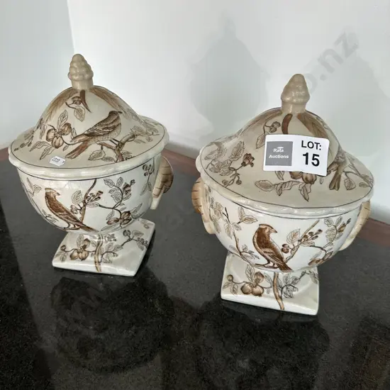 Pr of lidded urns