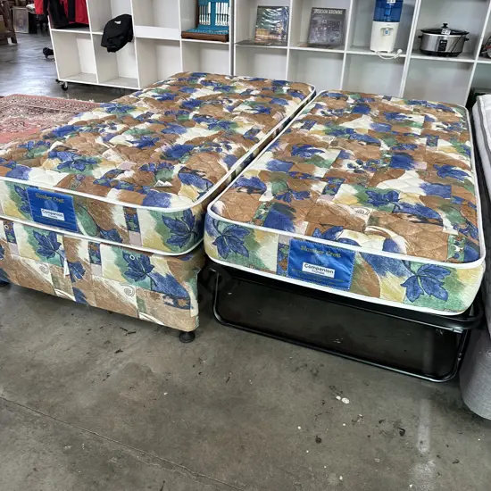 King single bed plus trundle bed Excellent condition