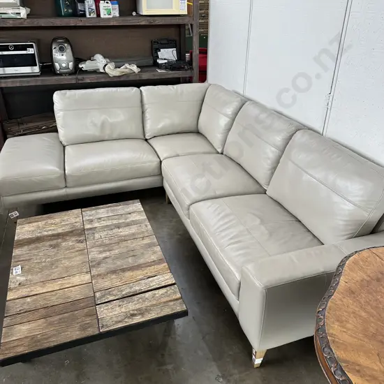 Leather corner suite