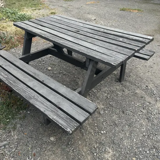Picnic table