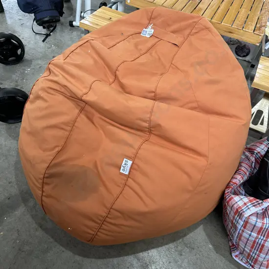 Skye bean bag - stain