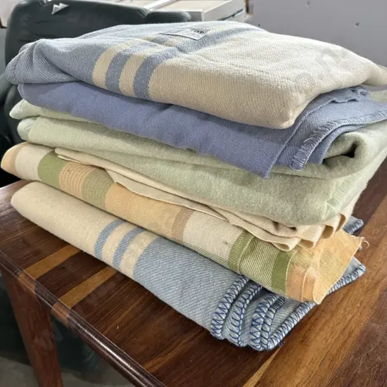 6 woolen blankets