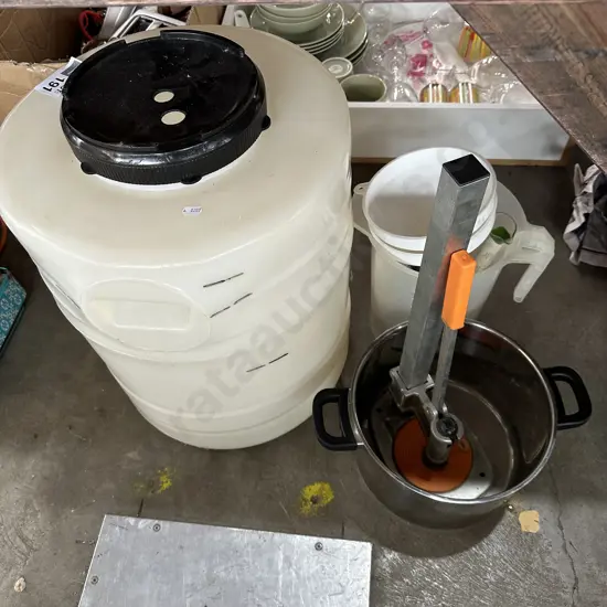 Home brew kit - as is, plus stock pot