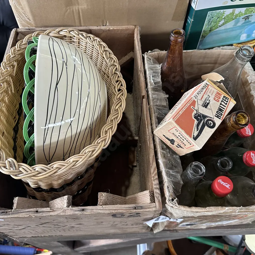 2 boxes collectables Image 1++