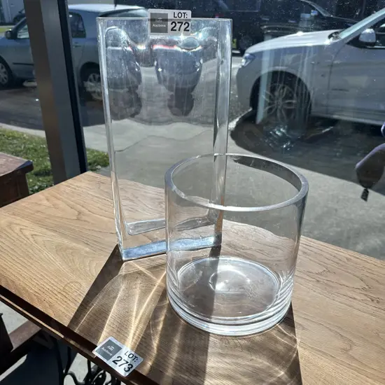 2 x Country Rd vases