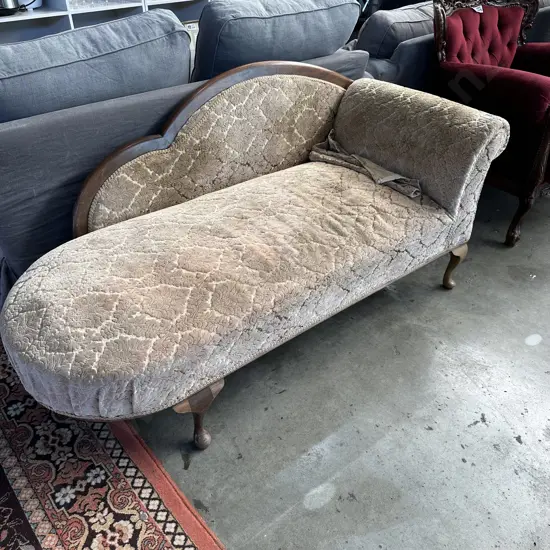 Chaise lounge