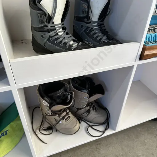 Snowboard boots