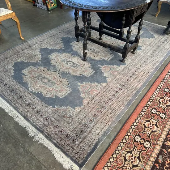 Medium rug