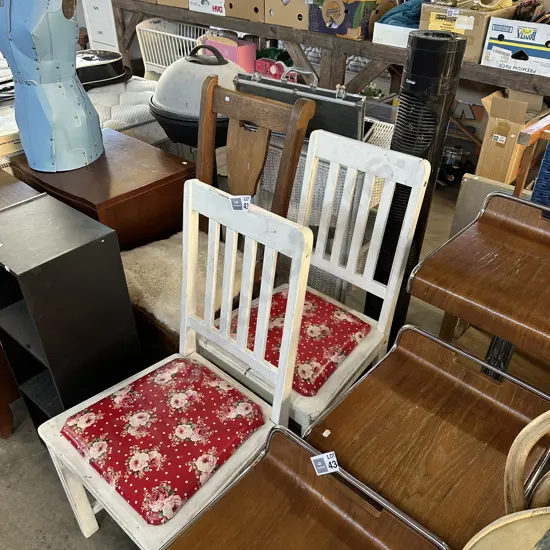 Pr kitchen chairs and fan