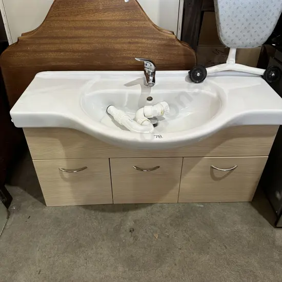 Vanity unit wall hung