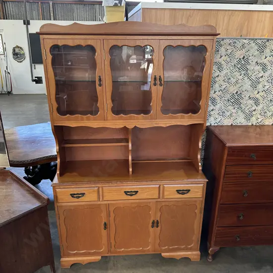 Hutch dresser