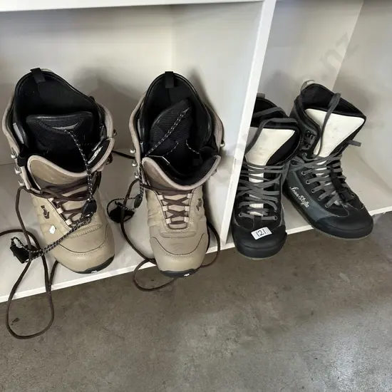 2 pr snowboard boots USM10