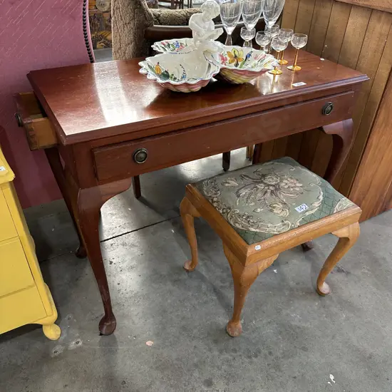 Mahogany hall table with 3 drawers