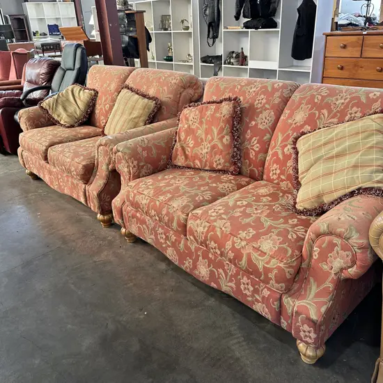 Pr 2 seaters plus cushions