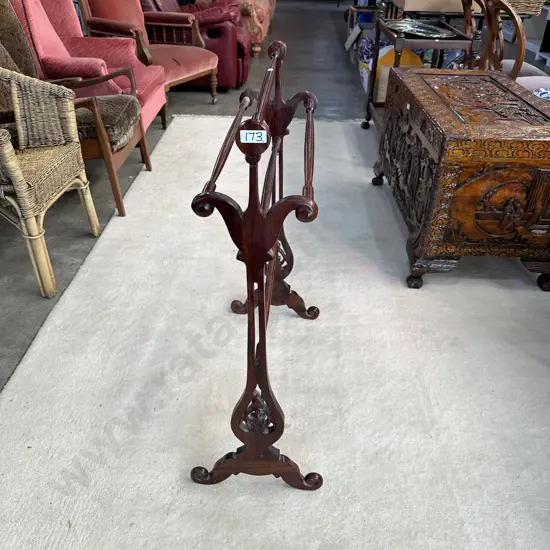 Carved towel rail stand