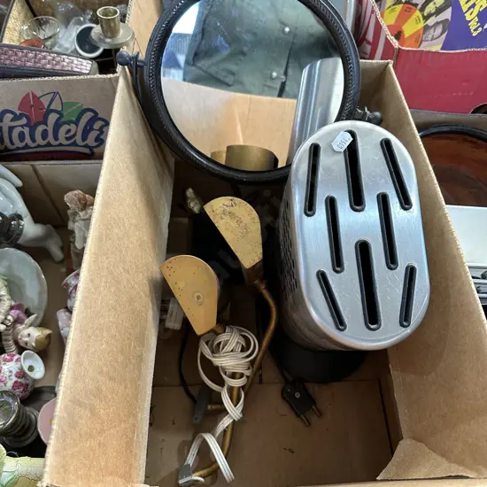 Lamps, mirror, knife block