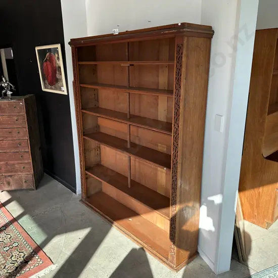 Colonial bookcase