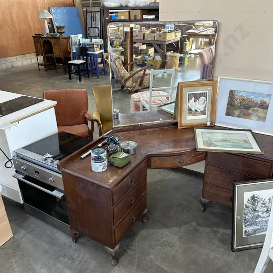 Corner dresser and 2 chairs