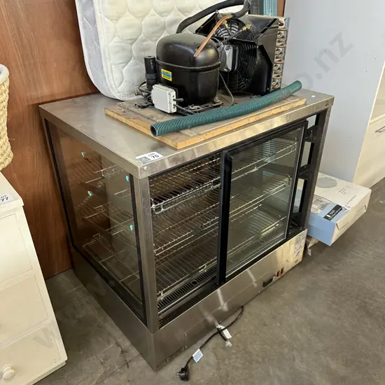 Food display chill unit - working