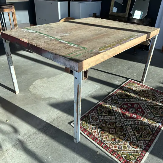Bespoke table - Thick native wood top on metal base