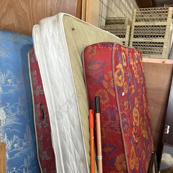 3 mattresses bed base