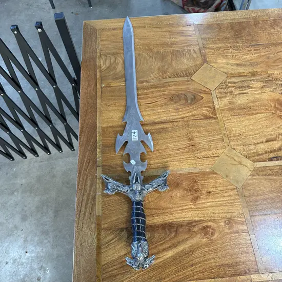 Large Dungens & Dragons style sword