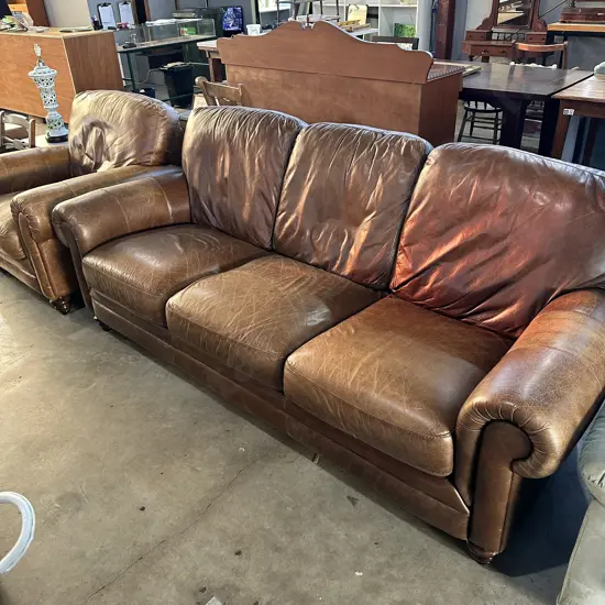 new zealand couch and chair