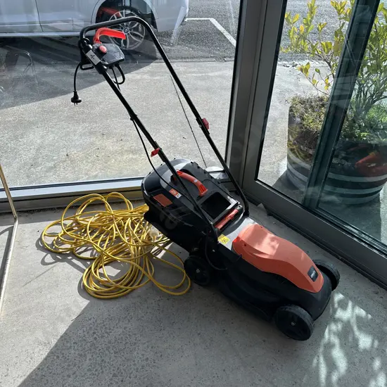 Elec mower with heavy duty lead