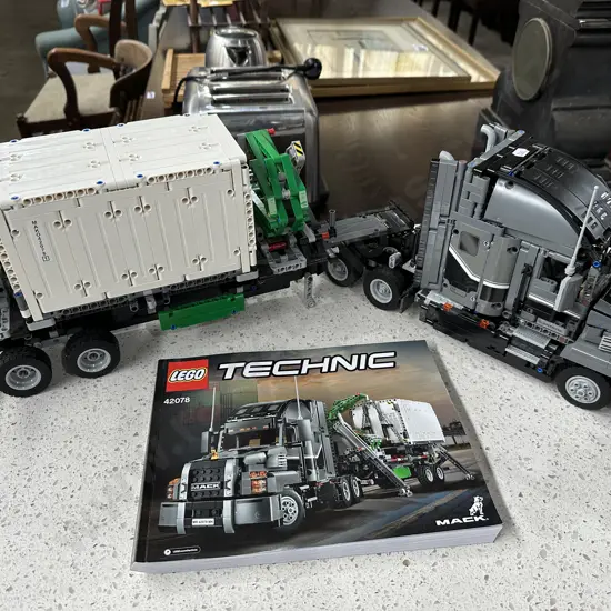 Large LEGO Mack Truck (missing wing mirror)