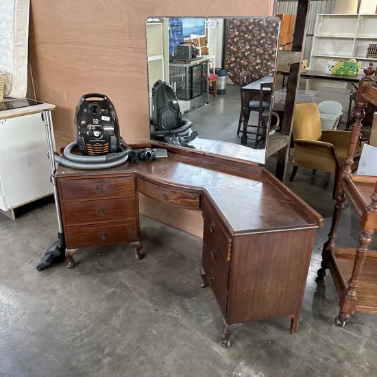 Dressing table and 2 chairs