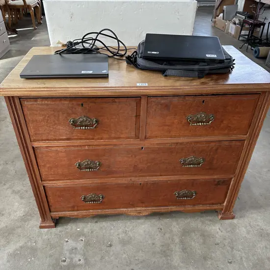 Colonial chest drawers
