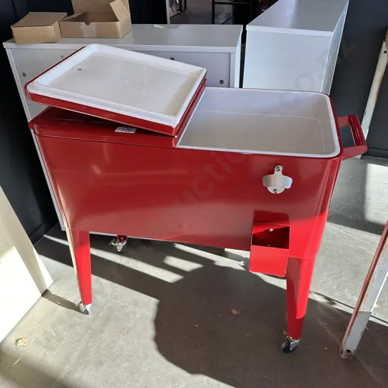 Rolling drinks cooler