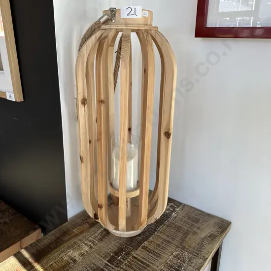 Hurricane battery lamp