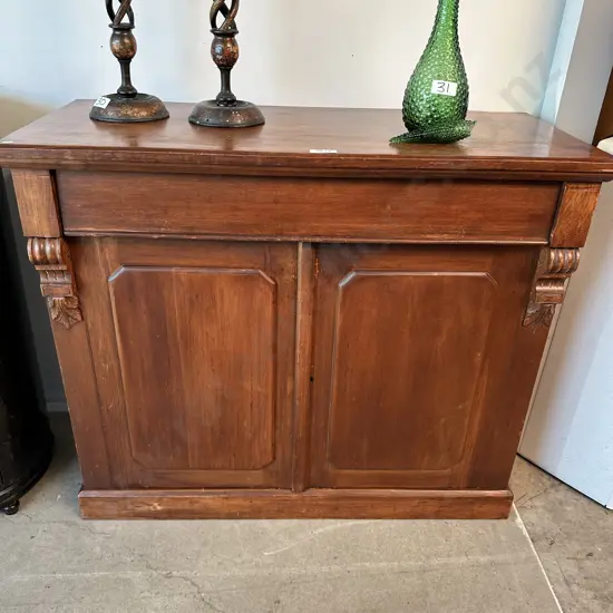 Colonila sideboard