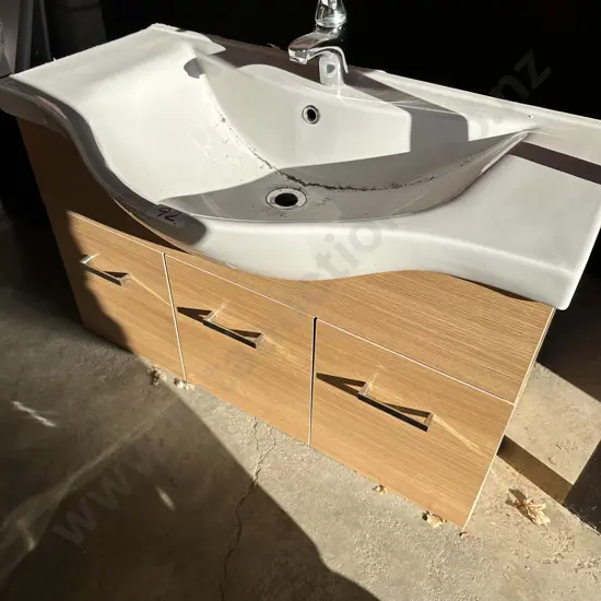 Wall hung vanity