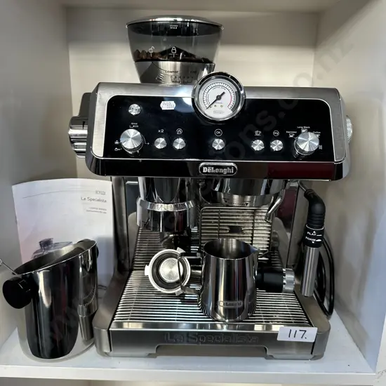 DeLonghie coffee machine
