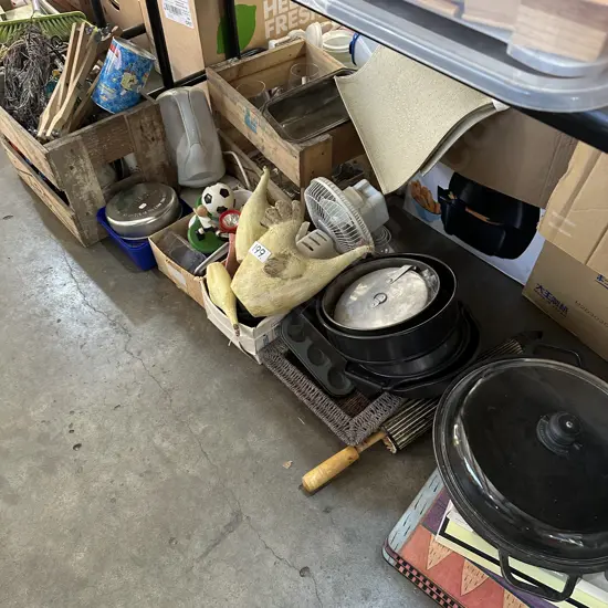 Large under table lot inccookware