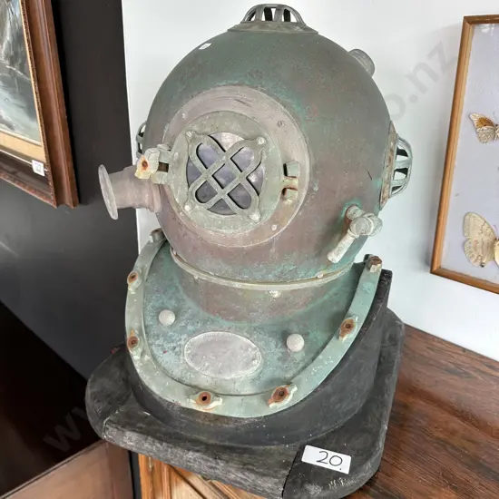 Reproduction divers helmet