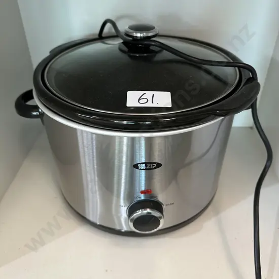 Slow cooker