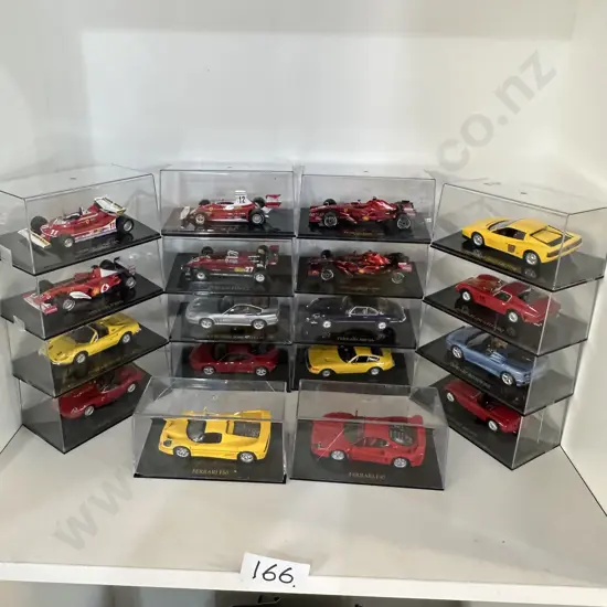 Collection 18 cased Race cars