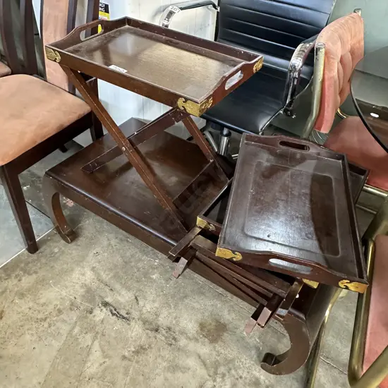 Coffee table and 3 trays
