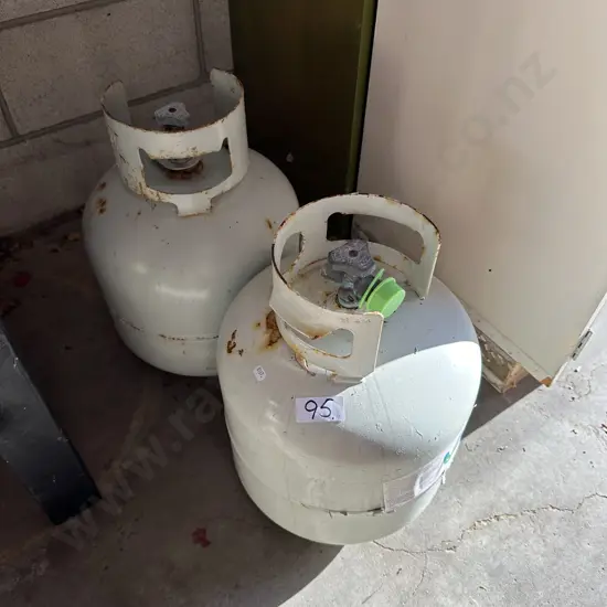 2 gas bottles one heavy