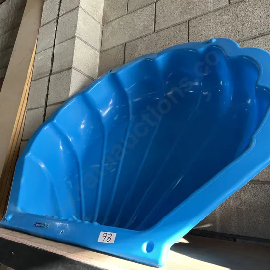 Shell paddle pool