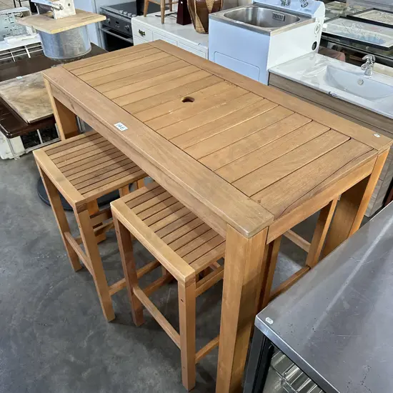 Bar leaner plus 4 stools