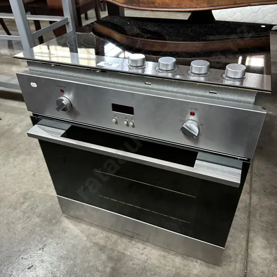 Very tidy wall oven and hop