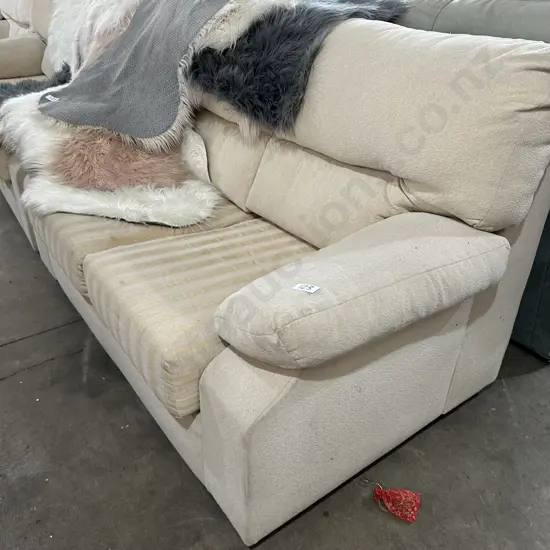 3pc lounge suite (bed settee) needs clean