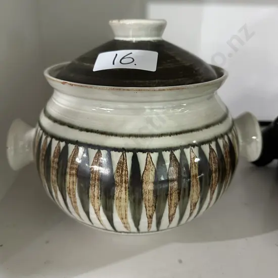 60s lidded pot