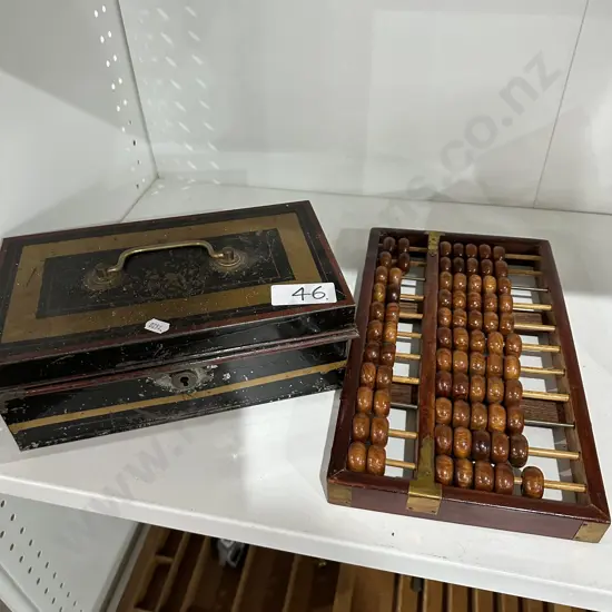 Cash box and abacus