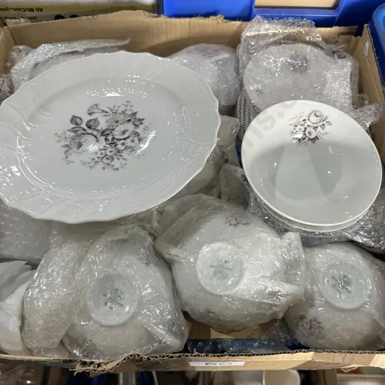 Hutschenreuther dinner service